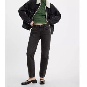 Levi’s middy straight black wash size 27 inseam 31